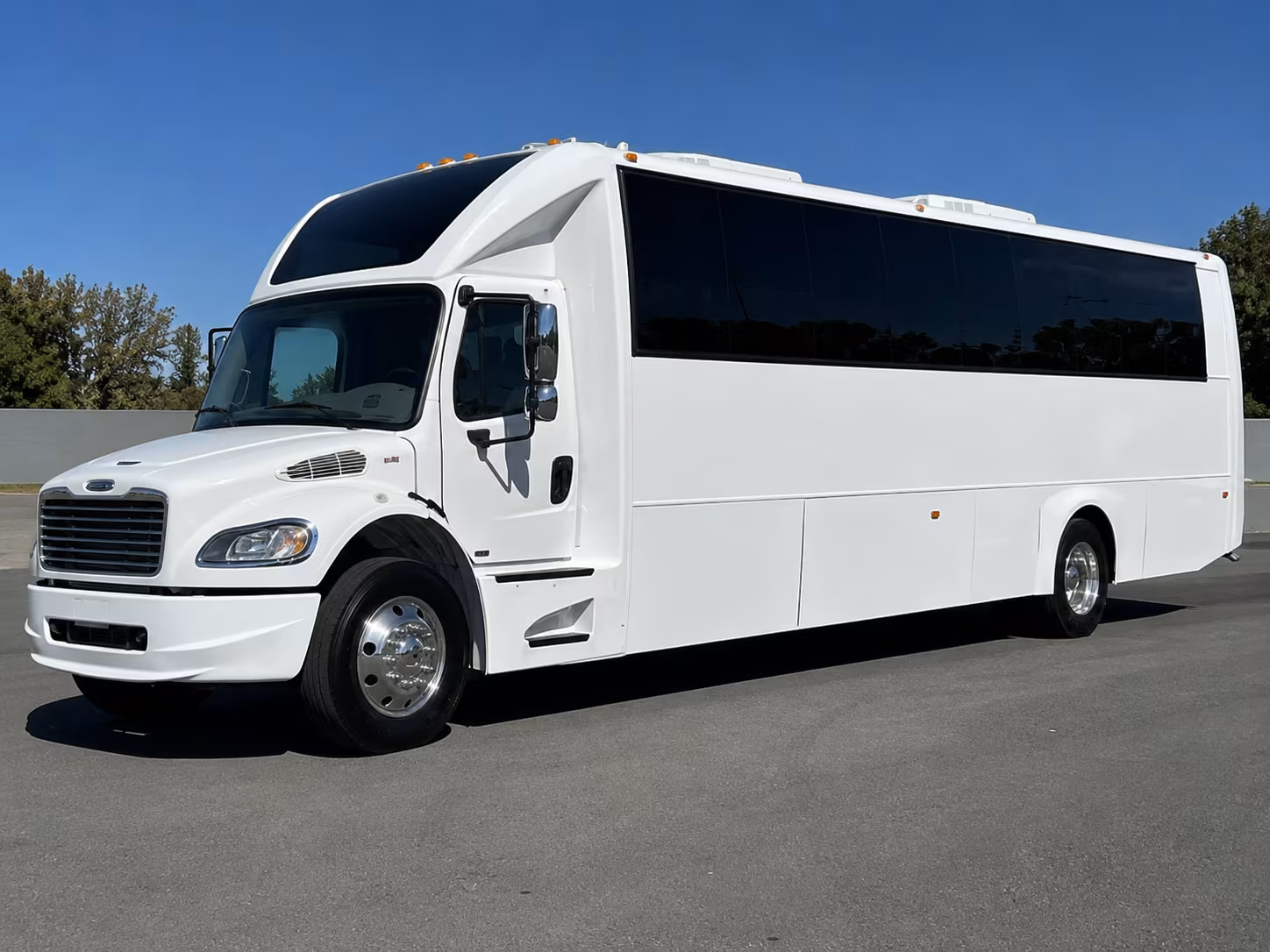 Lorain Birthday, Sweet 16, & Quinceañera Party Bus Rentals