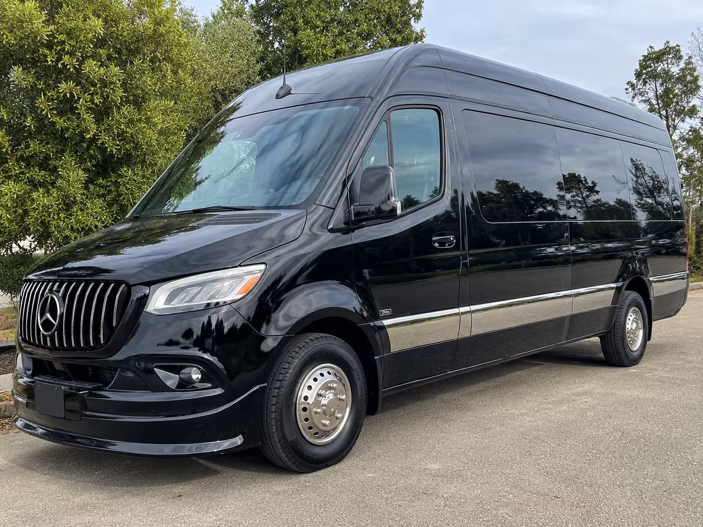 Pittsburgh Airport Shuttle & Transportation party bus exterior