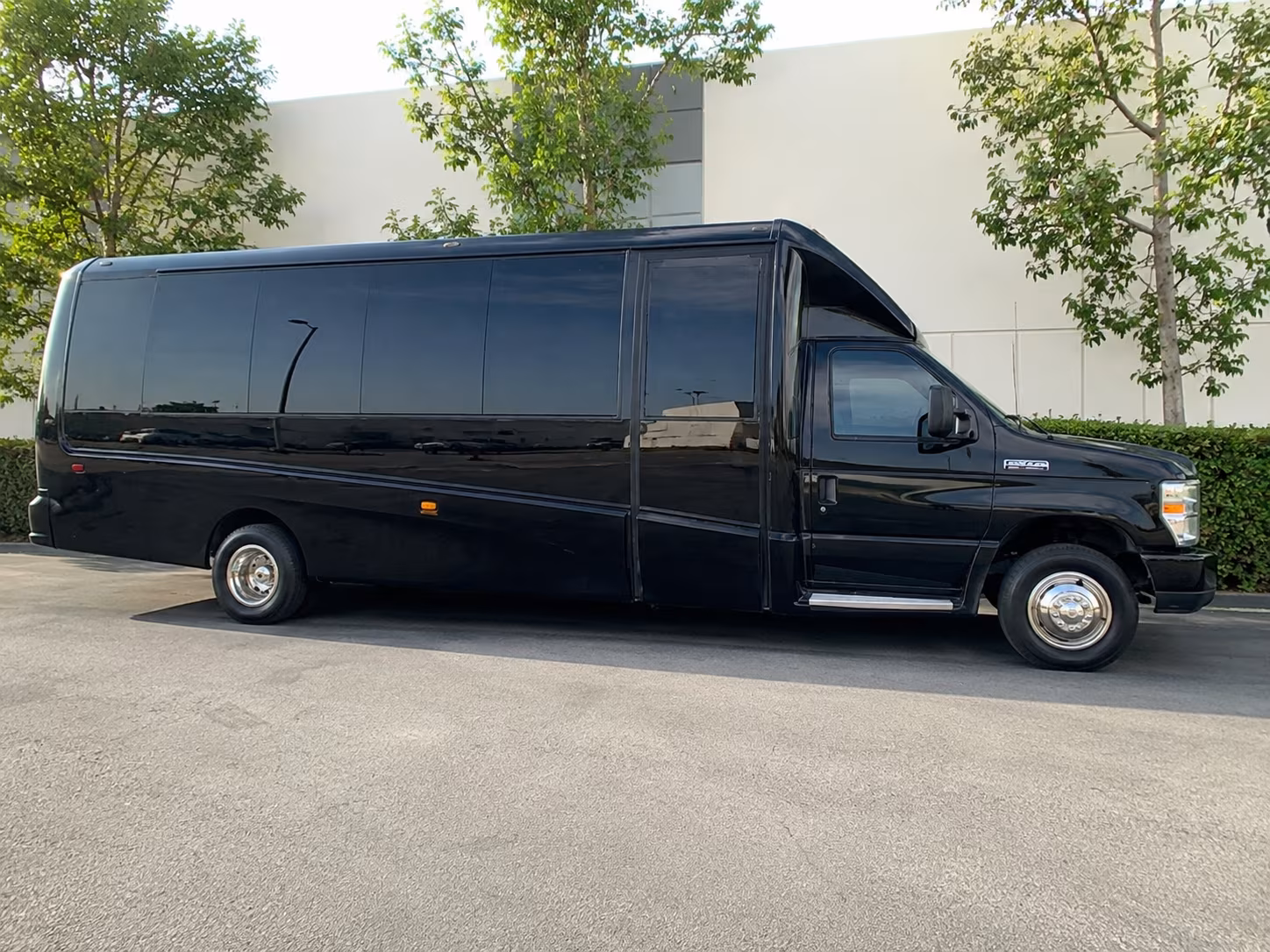 Pittsburgh Airport Shuttle & Transportation party bus exterior
